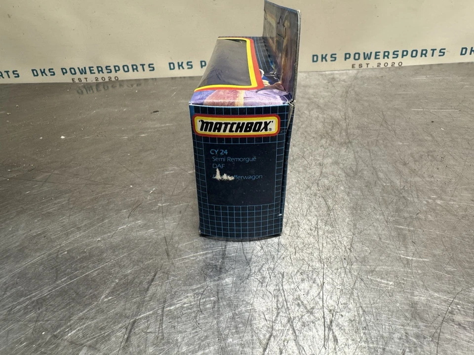 1987 Matchbox Convoy PICKFORDS MOVING DAF BOX TRUCK # CY24 - NOS ! - Image 4 of 4