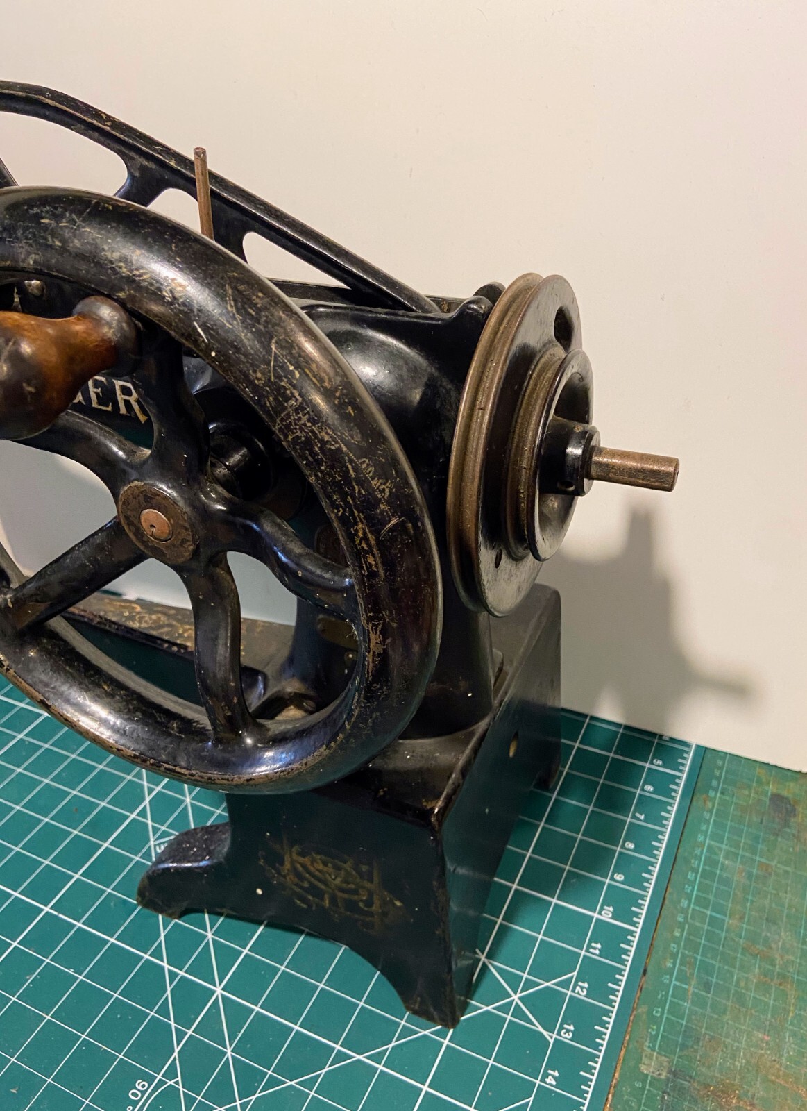 Singer Patcher 29K black & gold leather sewing machine. Working