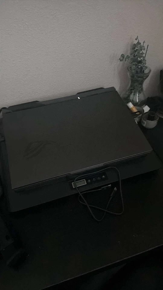 ASUS ROG Strix G16 2024 Gaming Laptop Barely Used with Hyper X Alpha and Mouse - Image 2 of 4