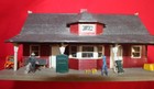 Railroad Freight Station with 2 Workmen Figures, Cart, Dolly & Boxes - HO — photo 1