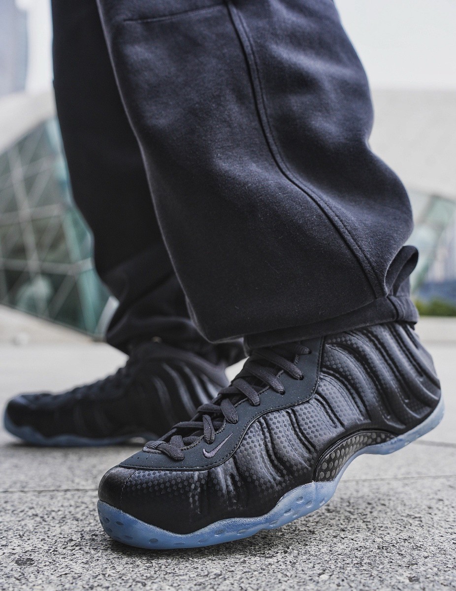 Nike Air Foamposite One Carbon Fiber HF2902-002 Men's Size 10-11.5