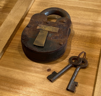 Iron Padlock with 2 Keys & Alcatraz San Francisco Death Row Tag