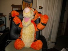 2003 Mattel Fisher price Disney giant Tigger plush talks loves laughs hugs 21"