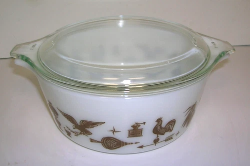 PYREX White Early American Round Casserole Dish #472 1 1/2 PT Lid Vintage USA