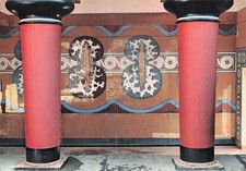 GRIECHENLAND KNOSSOS DER SAAL MIT DEN DOPPELAXTEN