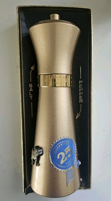2 In 1  Vintage Salt & Pepper Shaker Mill Grinder W. E. Bounds Gold Bulldog 