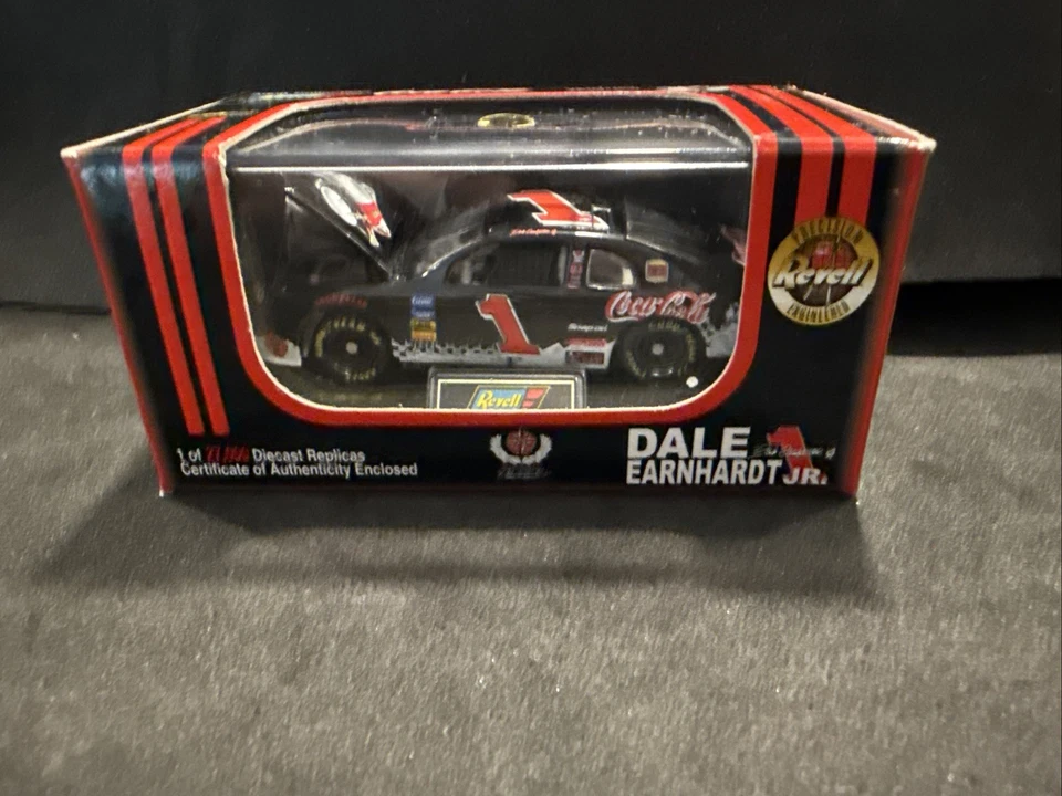 Colección NASCAR Revell coleccionable, Dale Earnhardt Jr., #1 Coca Cola, 1:64 Foto 2 de 4