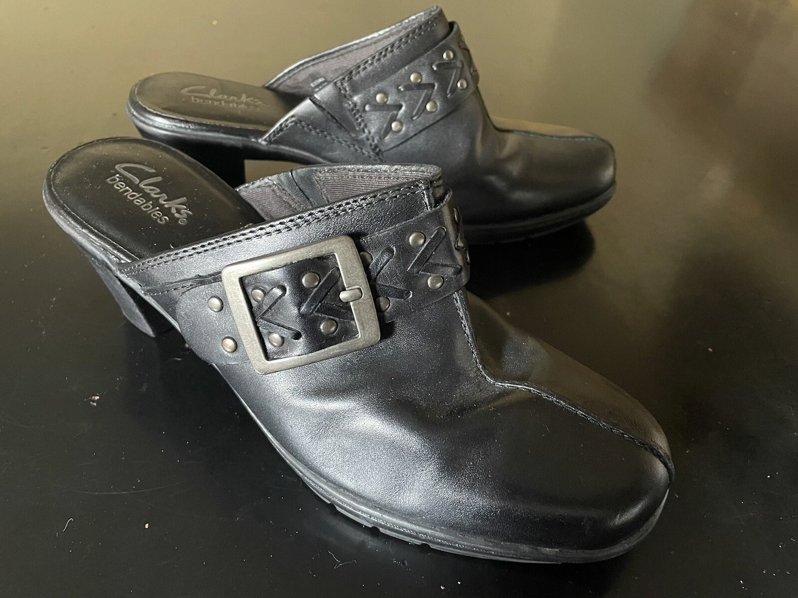 Zoccoli mocassini donna Clarks Bendables Mules 8 M neri pelle fibbia bordo