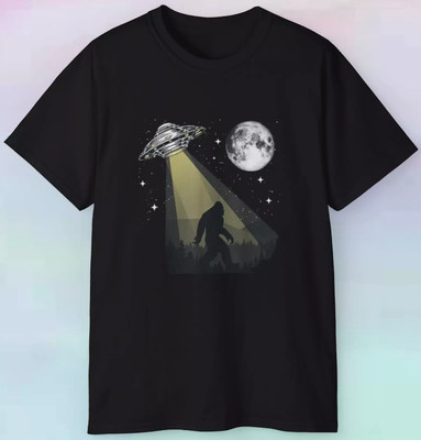 Men's Bigfoot In The Night Shirt  UFO Sasquatch Moon Funny Night, Gift Idea