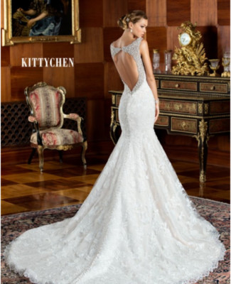 Beautiful Beach Wedding dress by Kitty Chen Ivory Size US 8 NWT