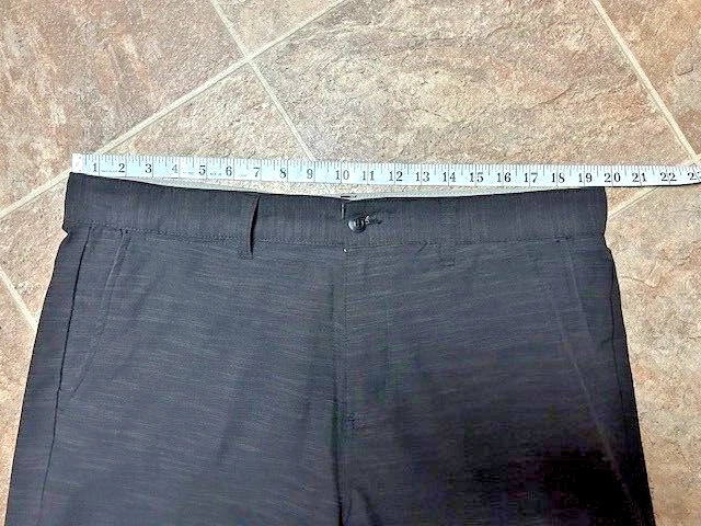 Pantalones Cortos de Golf Iron Eagle Negros Ligeros Tela Absorbente Talla 38 Deportes Usados en Excelente Condición Foto 4 de 4