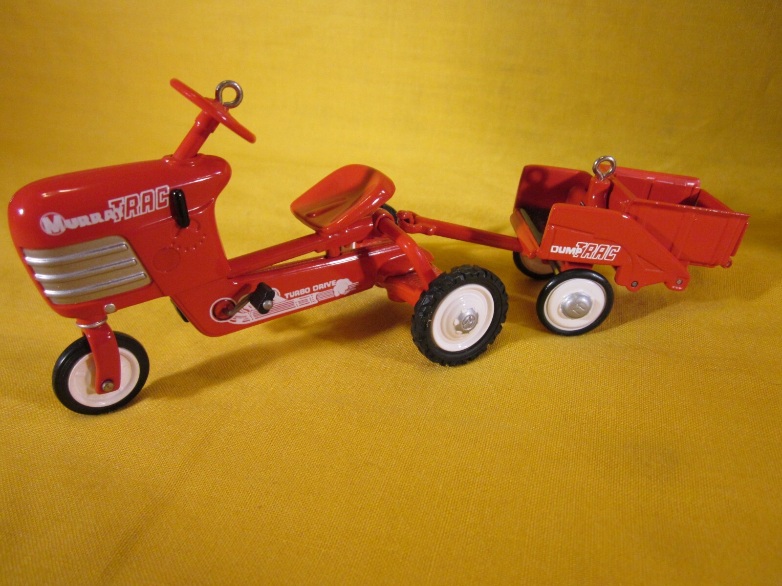 Hallmark KOCC – Murray Tractor And Trailer 1955 – Tracteur Miniature à Suspendre – Noël