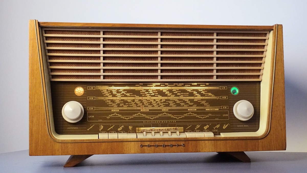 GRUNDIG TUBERADIO, 4085 MODEL. ONE YEAR WARRANTY (WATCH