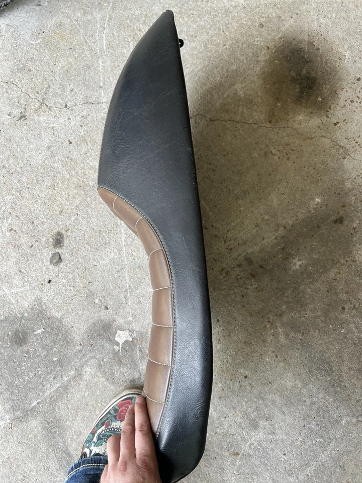 Assento Roland Sands Design 01-17 Triumph Bonneville/T100/SE, Thruxton, Scrambler - Imagem 3 de 4