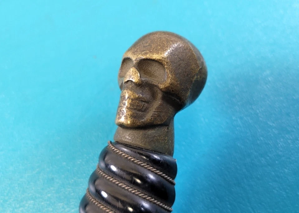 Faca adaga militar antiga caveira ossos cruzados + bainha TR506 - Imagem 4 de 4