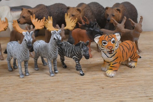(55) Safari LTD Animal Figures 5.5" to 2" in Size - Picture 12 of 17