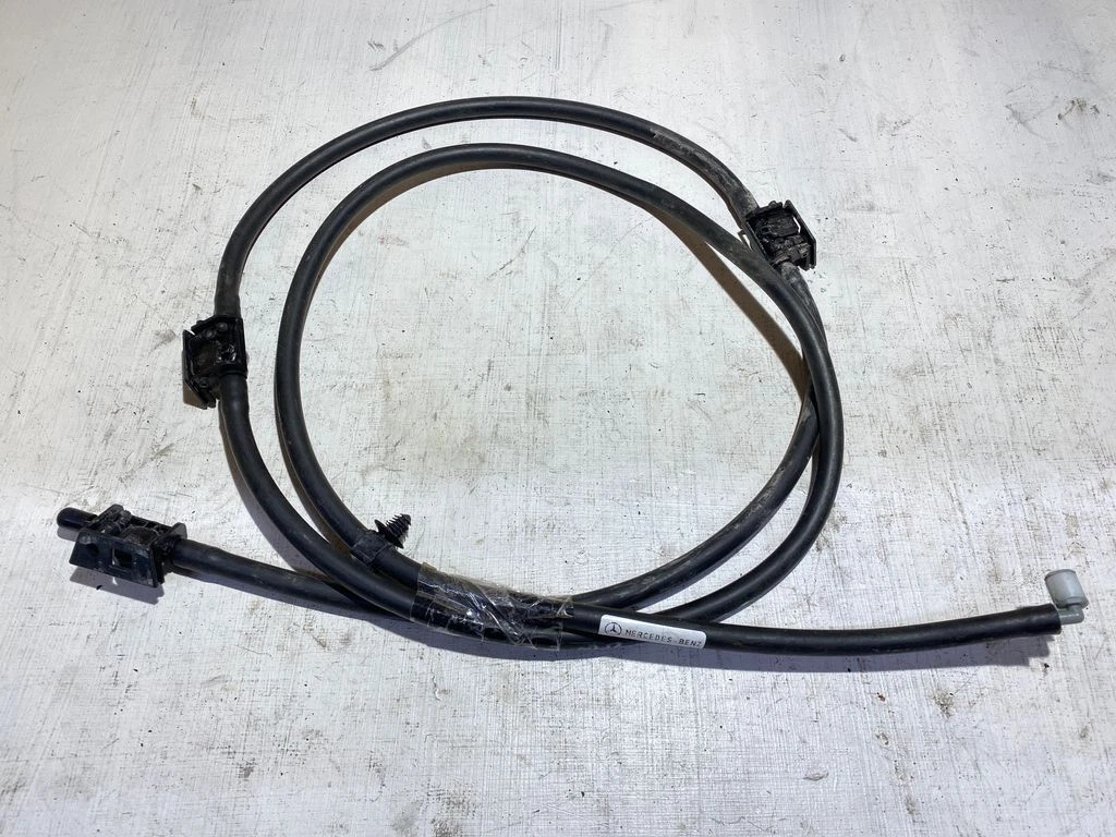 Mercedes-Benz C W205 2015 Windscreen spray nozzle jet A2058600292  