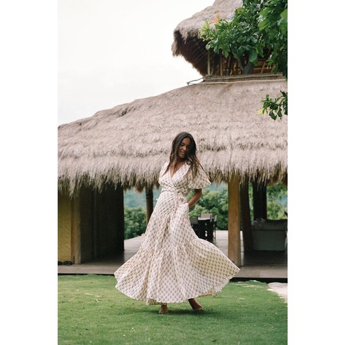Maxi Vestido Daughters of India Zuri Envolvente Peonía Talla Pequeña - Imagen 6 de 15