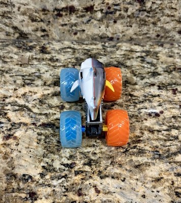 2025 Spin Master Monster Jam FIRE AND ICE MEGALODON Truck 1:64 New