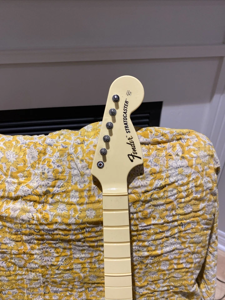 2x Rock Band Fender Stratocaster 19091 Nintendo Wii Guitar For Parts - Image 3 of 4