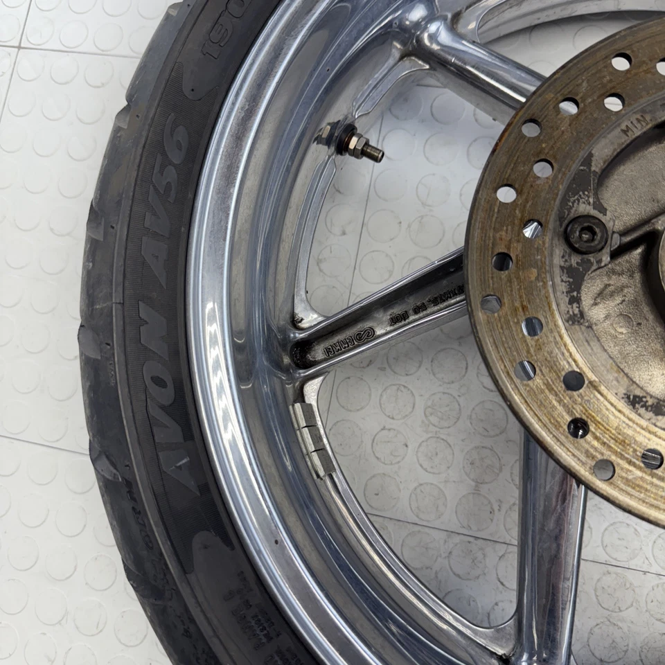 Llanta trasera recta Honda CBR900RR 1996 42650-MAS-670ZA cromada recta Foto 3 de 4