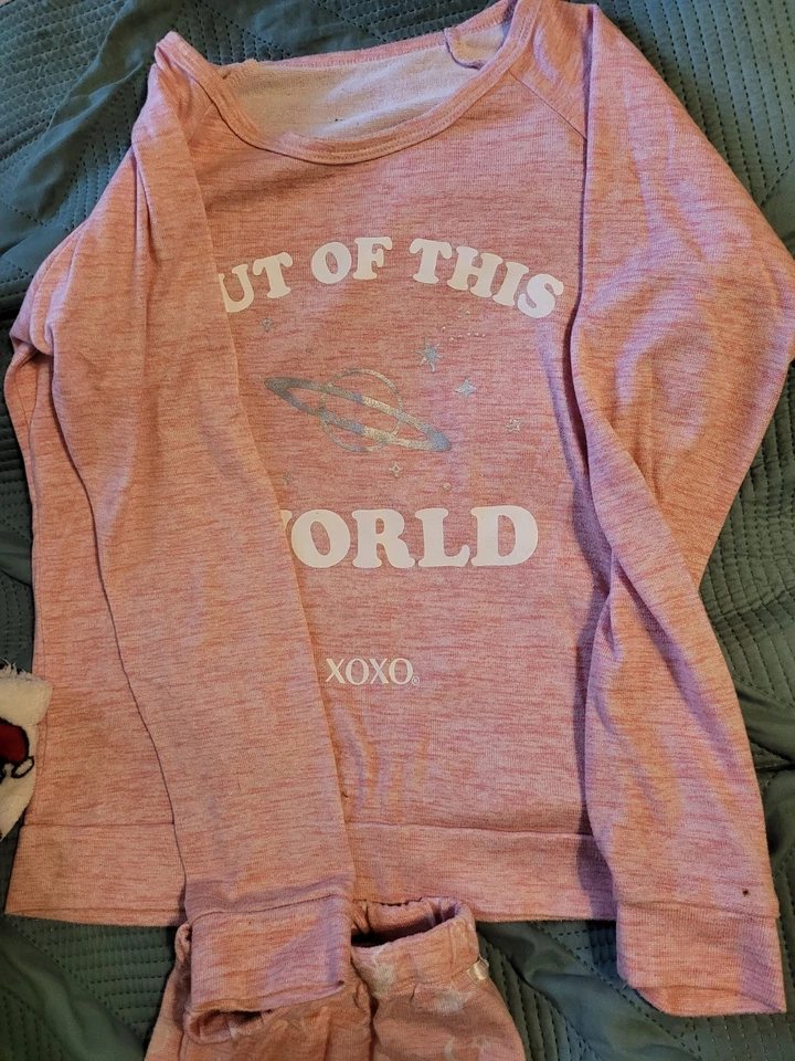 Conjunto de pijama pequeño rosa fuera de este mundo Foto 4 de 4