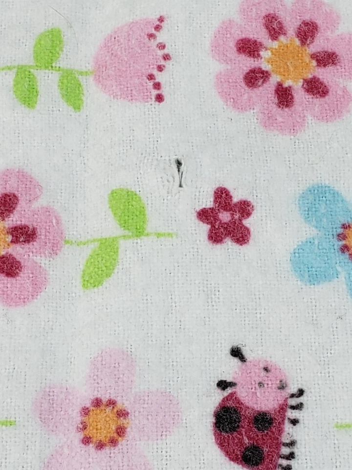 Manta de recepción de franela floral Ladybug para bebé Carter's Foto 4 de 4