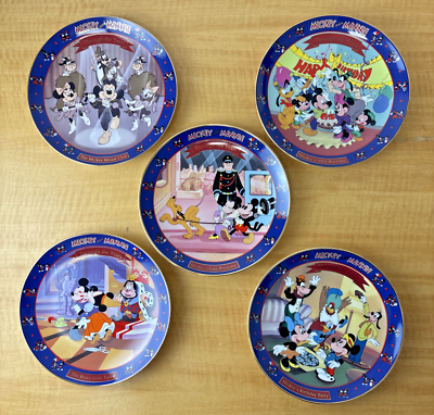 Mickey & Minnie Collectionミッキー&ミニープレート Mickey And Minnie Through The Years Decorative Plate Set of 5