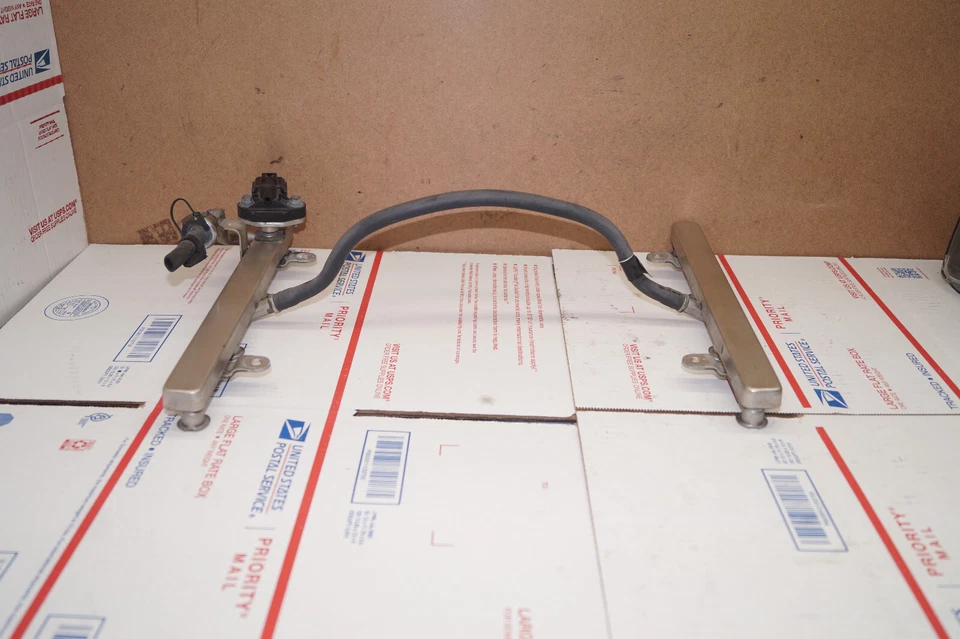 Ford Mustang GT 2008 4,6 L V8 SOHC 3 válvulas riel de combustible estilo sin retorno OEM Ford Foto 2 de 4