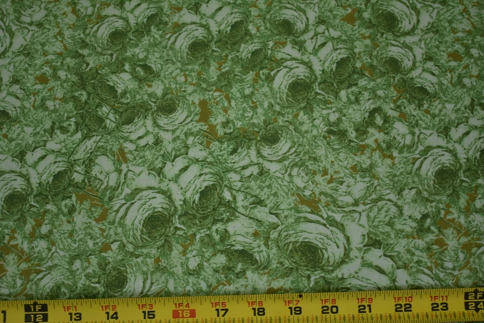 Por 1/2 yarda, rosas verdes con oro sobre edredón de algodón, Free Spirit, Tina Givens, B1359 Foto 2 de 4