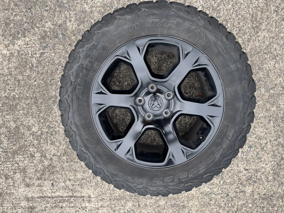 Felgen + Reifen + Spurplatten 9x20 5x139,7 BF Goodrich KO2 275/60/20 Dodge Ram - Bild 3 von 4