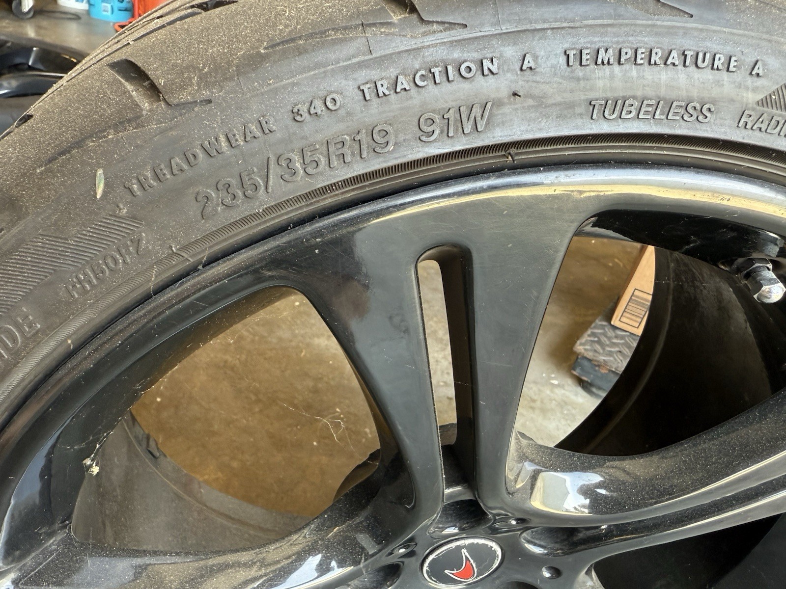 Mclaren MP4-12c OEM Front wheel rim 19x8.5 With Firestone 235/35R19 Tire. Cap