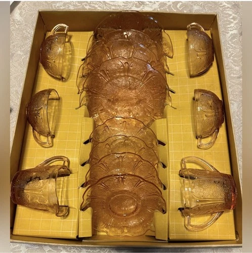 Vintage Jeannette Glass Cherry Blossom Child's Junior Dinner Set (14 Pieces)Pink