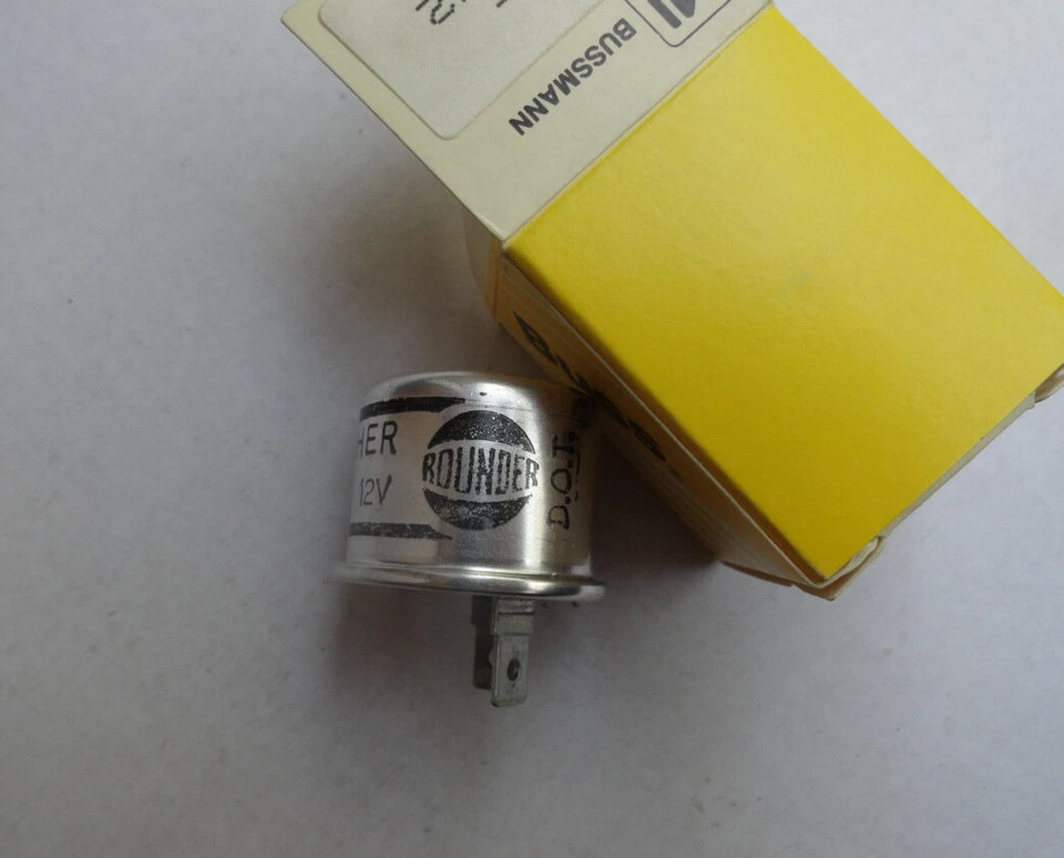 Lot of 17, Bussmann 552 Flasher Buss Wagner DOT Rounder 12v 2 Prong  Foto 3 de 4