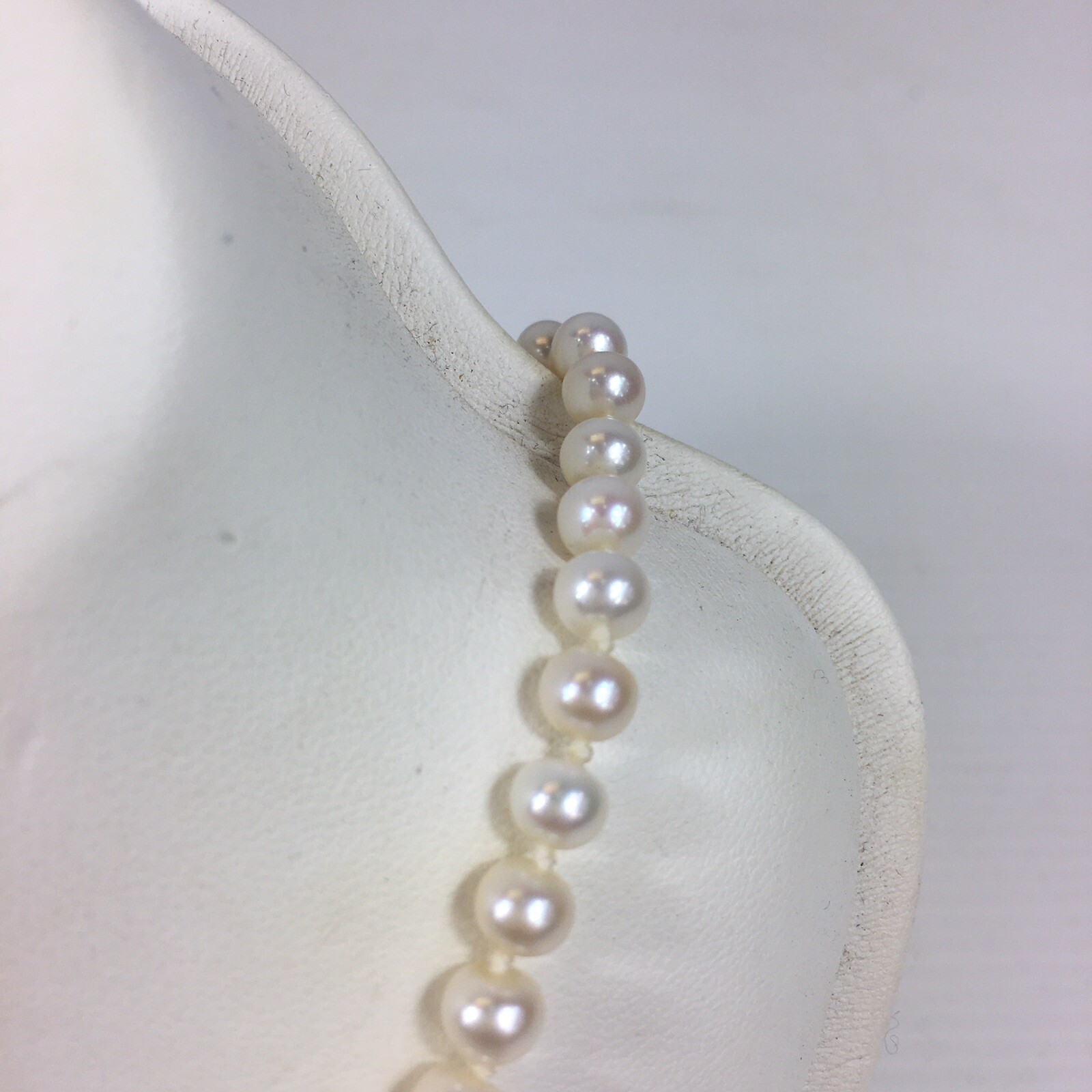 Vintage Single Strand Pearl Necklace 14ct Yellow Gold… Gem