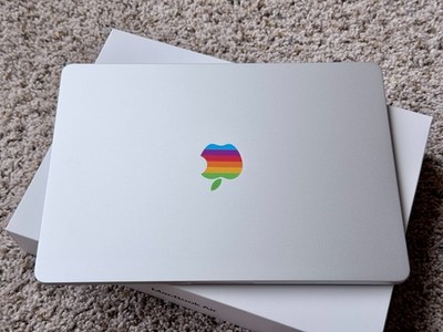 2025 Apple MacBook Air 13-inch M4 Chip 16GB RAM 512GB SSD Silver