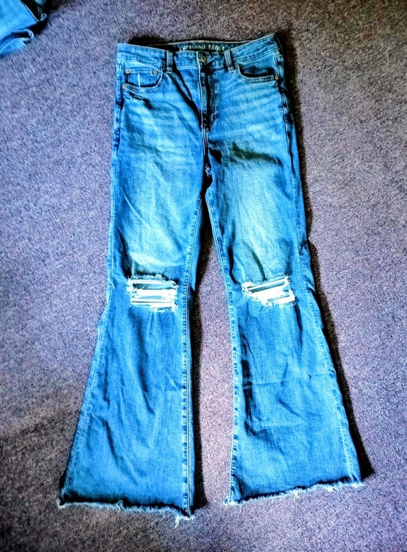 American Eagle Womens High Rise Flare Leg Ripped Denim Jeans  Size 10