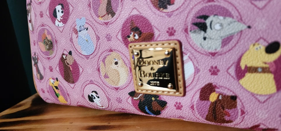 Bolso Cartera Disney Dooney & Bourke Dogs Foto 3 de 4