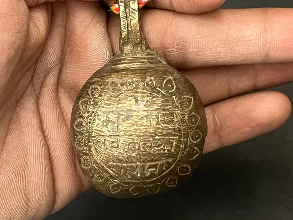 Campana de cuello de vaca de latón vintage antigua hecha a mano rara campana de cuello de gato uso multiusos Foto 4 de 4