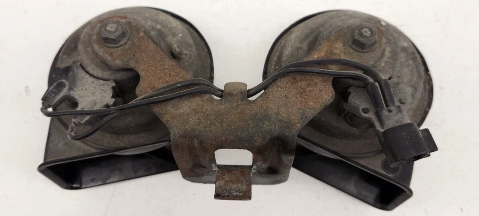 Conjunto de bocina Ford F350 F550 Super Duty 2011-2016 Foto 2 de 4