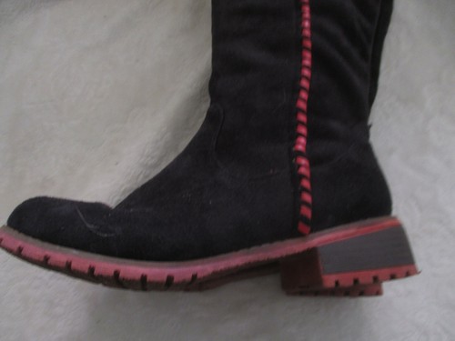 TOP MODA~Black Suede Boots~Red Faux Leather Trim~Size 8.5~Pre-Owned - Picture 2 of 11