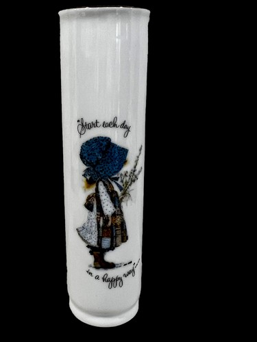 Porcelain Holly Hobbie 1973 Glass Bud Vase 7.25" Start Each Day In A Happy Way - 第 1/9 張圖片