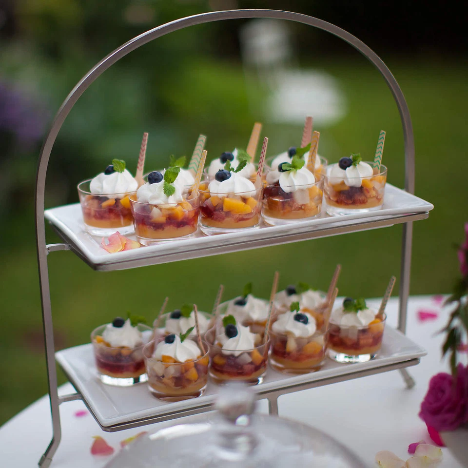 Servidor Cambridge de 2 niveles con platos elegante soporte de postre de mármol y hierro para el hogar Foto 2 de 4