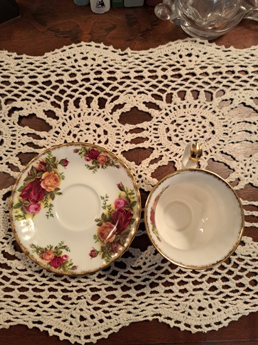 Vintage Royal Albert Old Country Roses Bone China Teacup Saucer 1962 Excellent - Picture 5 of 7