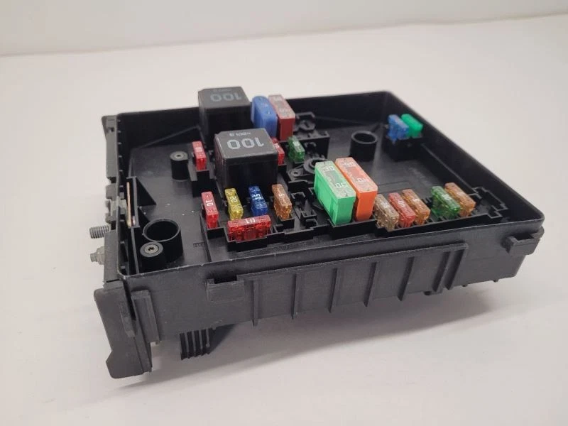 Caja de fusibles compartimento motor Volkswagen Golf 2010-20214 1K0937125B Foto 2 de 4