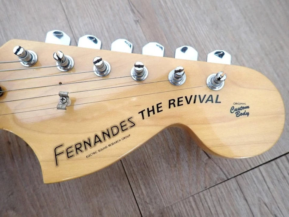 Guitarra Fernandes FR155AV The Revival blanca estilo ST Foto 3 de 4