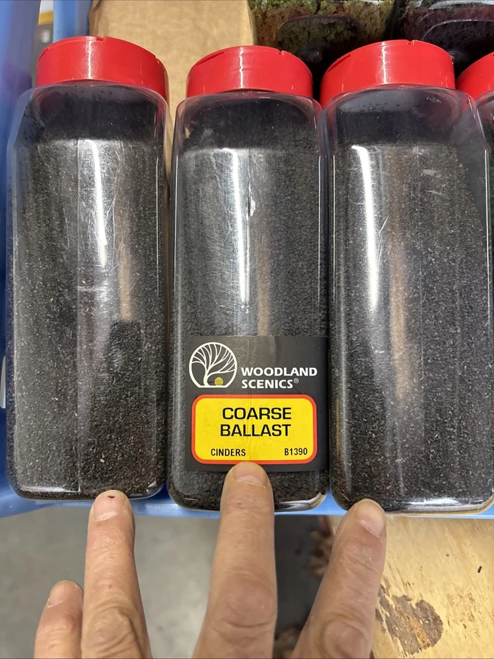 Woodland Scenics Scenery - Shaker Assortment - Ballast, Underbrush, Grass, Turf - Image 2 of 4