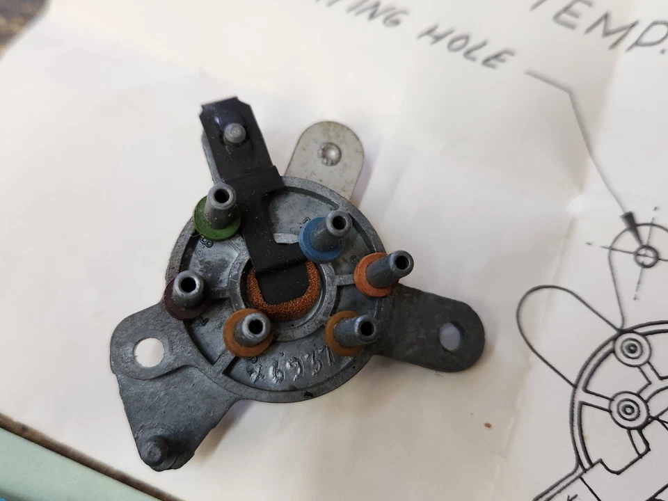 NOS OEM 1968-1970 Buick LeSabre Wildcat Electra vacuum selector switch 3022630 - Image 4 of 4