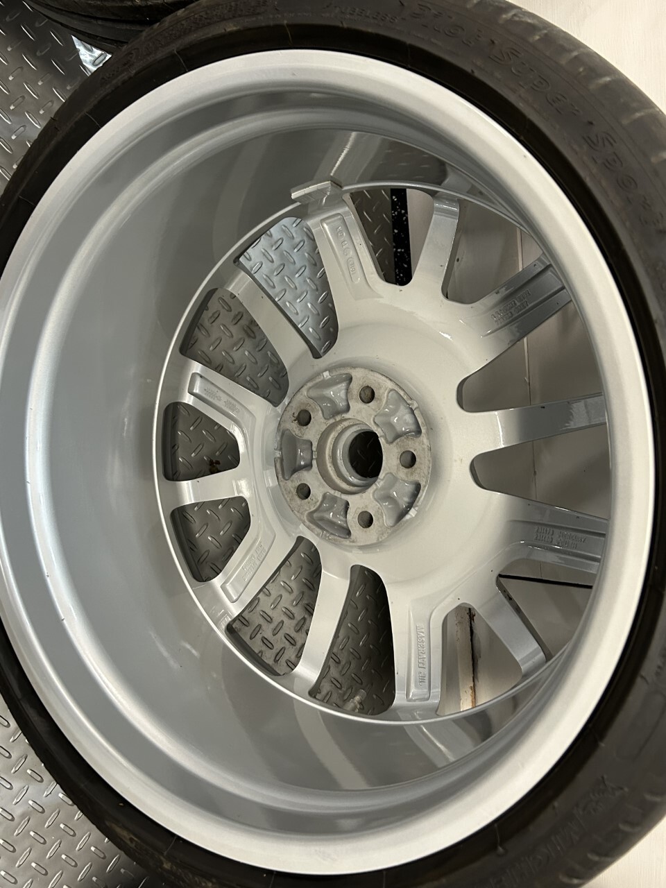 Maserati GranTurismo 2007-17 Wheels and tires