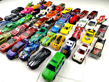 LOT OF 52 HOT WHEELS CARS/TRUCKS IN HOT WHEELS TARA TOY CARRY CASE 1:64 SCALE